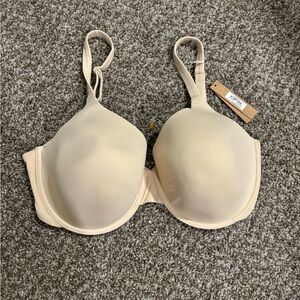 SKIMS Cream T-Shirt Bra with Seamless Design